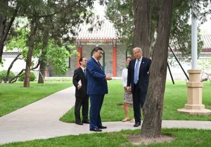 中国国家主席习近平同美国总统特朗普在中南海小范围会晤