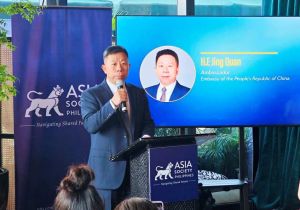 中国国家主席习近平同美国总统特朗普在中南海小范围会晤