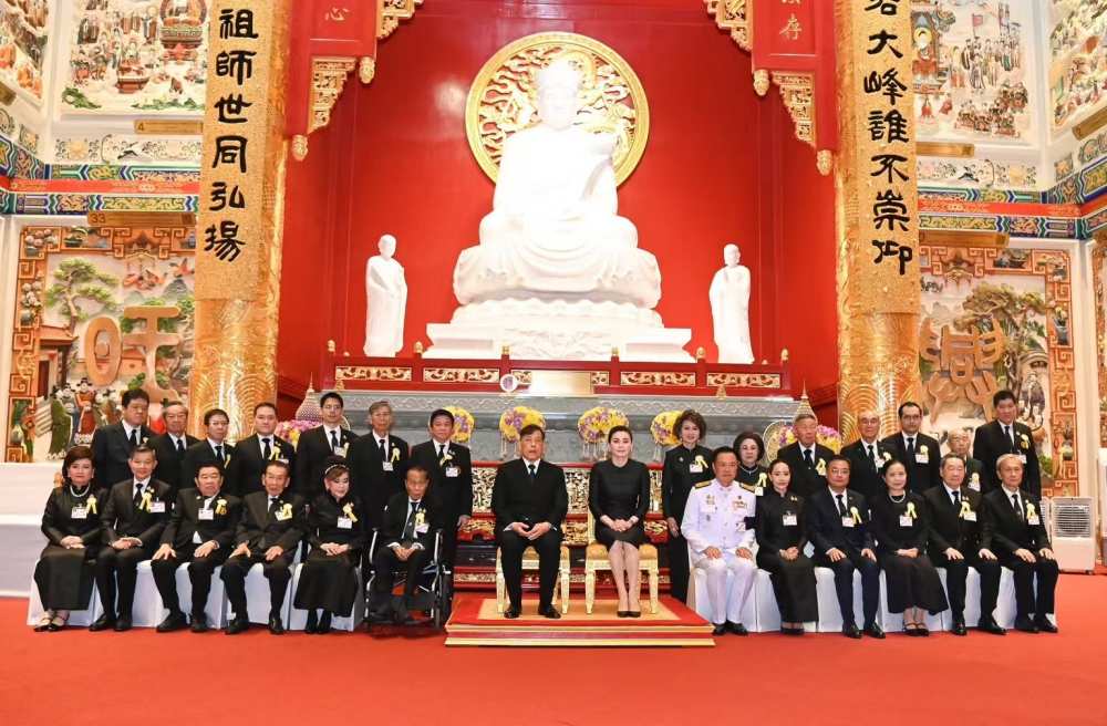 泰国华侨报德善堂宋大峰公白玉庙揭幕 泰国国王和王后主持仪式 