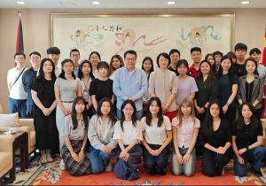 中国驻东帝汶大使馆王文丽会见香港东华学院师生考察团