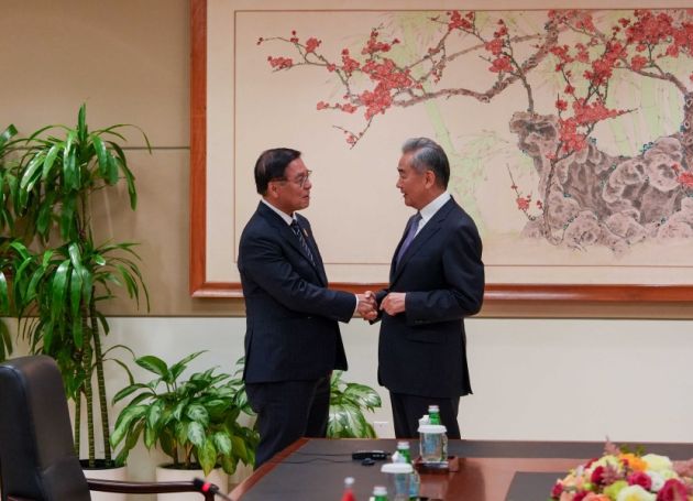 中国外长王毅会见泰国副总理兼外长 支持泰柬逐步重建互信，和平解决争端