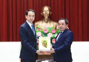 中国驻越南大使何炜会见河内市委书记陈德胜 中方愿助力河内当好越南和中越关系发展排头兵