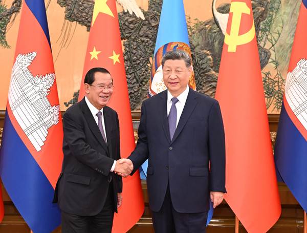 中共中央总书记、国家主席习近平会见柬埔寨人民党主席、参议院主席洪森
