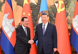 中共中央总书记、国家主席习近平会见柬埔寨人民党主席、参议院主席洪森