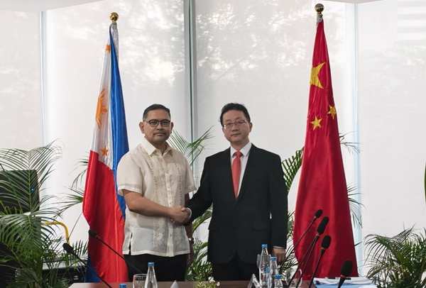 中国、菲律宾外交部官员举行工作磋商 菲方表示不会将双边争议带入东盟会议