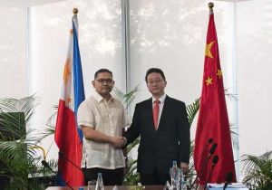 中国、菲律宾外交部官员举行工作磋商 菲方表示不会将双边争议带入东盟会议