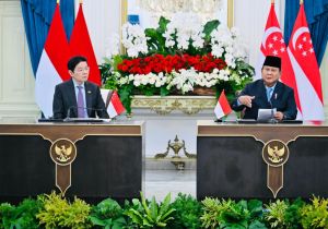 印尼总统、新加坡总理表态：确保马六甲海峡开放和安全