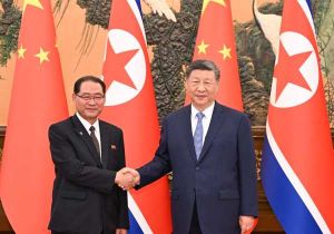 中国国家主席习近平会见朝鲜内阁总理朴泰成
