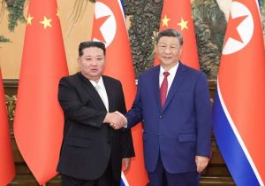 中国最高领导人习近平同朝鲜最高领导人金正恩就《中朝友好合作互助条约》签订65周年互致贺电
