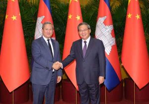 中国总理李强同柬埔寨首相洪玛奈会谈 中方把对柬关系置于周边外交优先位置
