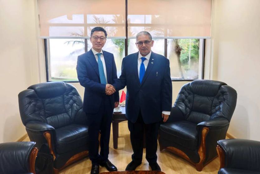 中国驻文莱大使陈少春会见文莱外交主管部长艾瑞万