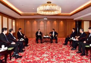 中国侨联主席王灵桂会见泰国正大集团资深董事长谢国民一行