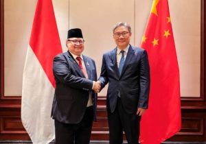 中国商务部部长会见印尼经济统筹部长  希望印尼就矿产资源和产业发展提供公平、稳定、透明政策环境