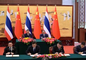 中国政府和泰国政府发表《关于面向繁荣中泰命运共同体的联合声明》