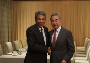马来西亚外长与中国外长在菲律宾会谈：有些域外国家与南海毫无关系，却总想在南海&ldquo;秀肌肉&rdquo;