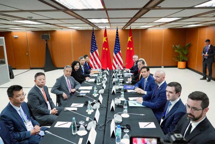 中国外交部长王毅在菲律宾会见美国国务卿鲁比奥 要求美方尊重中国的核心利益