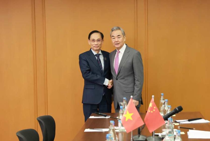 中国外交部长王毅会见越南外长黎怀忠