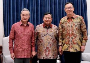 印尼总统普拉博沃会见中国外交部长王毅、国防部长董军