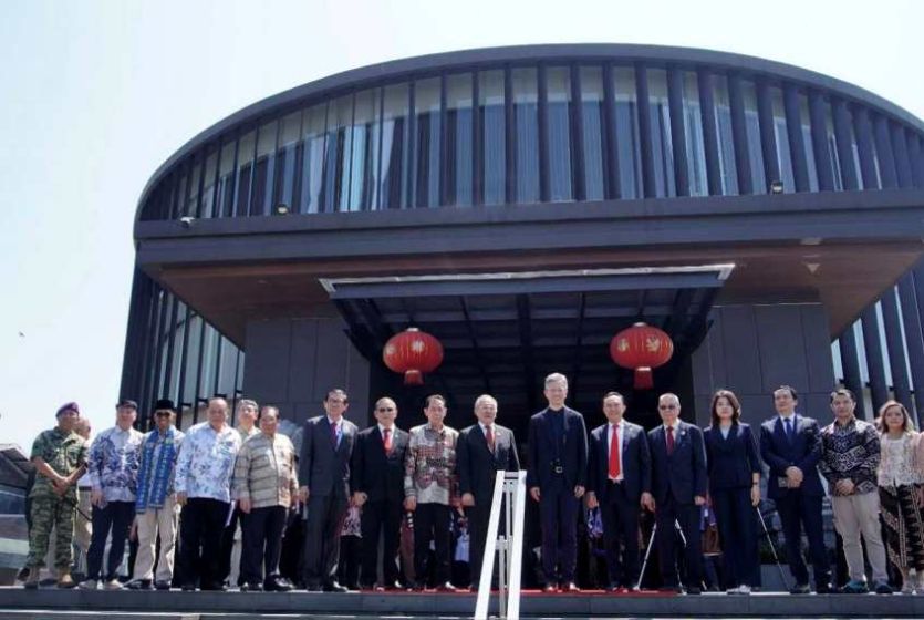 中国驻印尼大使王鲁彤出席印尼华族文化中心落成典礼并与万隆华社代表座谈