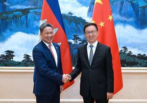 中国国家副主席韩正会见柬埔寨副首相孙占托