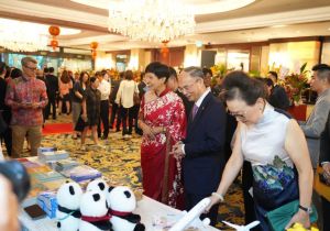 中国驻新加坡大使馆隆重庆祝中华人民共和国成立77周年