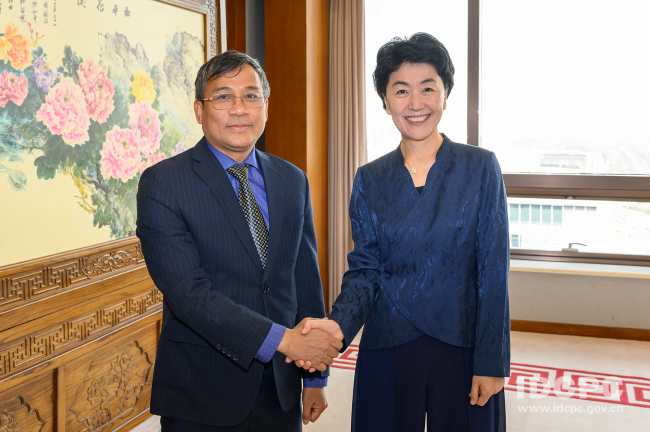 中共中央对外联络部副部长孙海燕会见越南外交部常务副部长阮明羽
