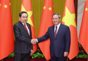 中国总理李强会见越南国会主席陈青敏 中方愿同越方加强发展战略对接
