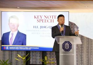 中国驻菲律宾大使井泉：中菲关系不能笼统用好与坏定义，需要分手处理